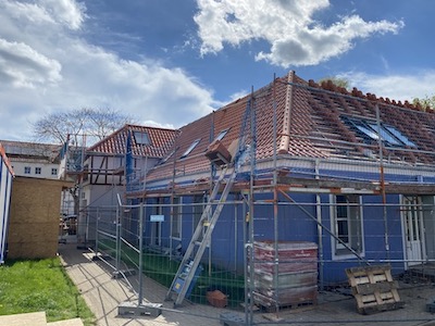 Kita neue Dachdeckung des rechten Flügels